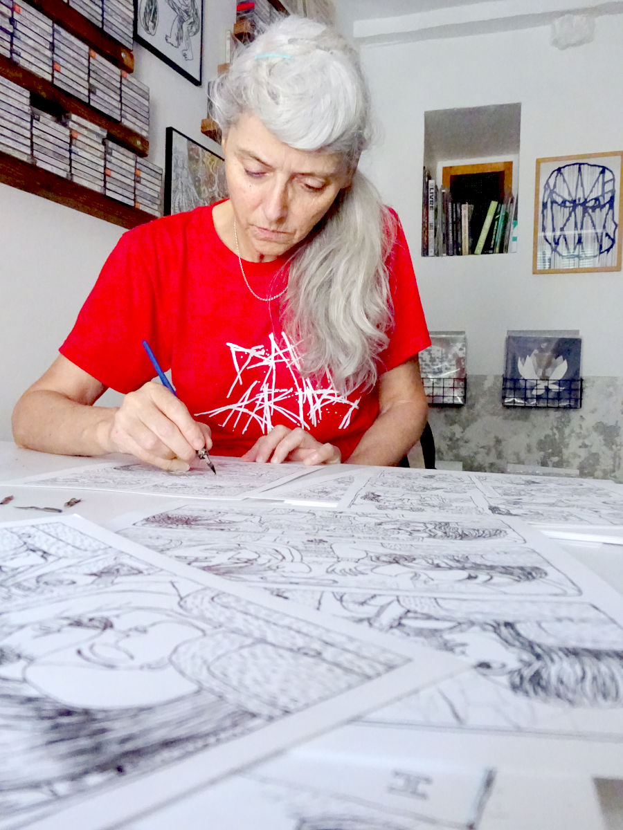 photo de Caroline Sury au travail