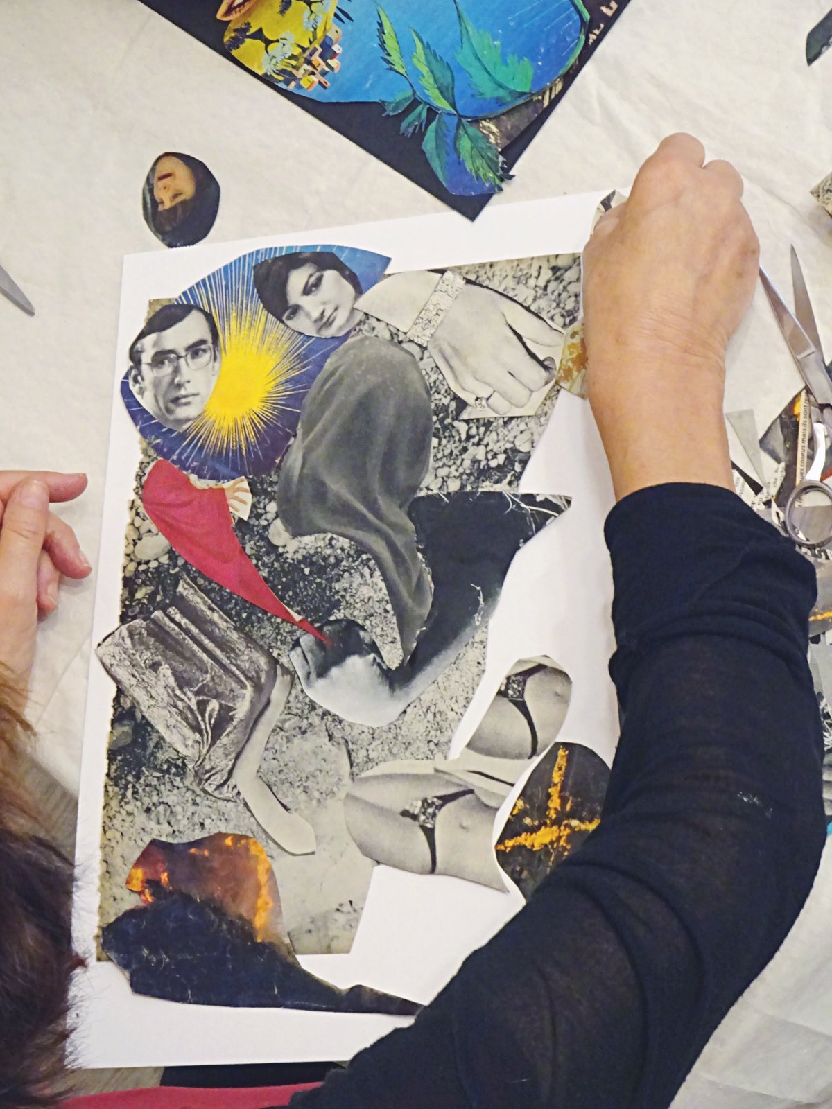 image de l'atelier artistique « Papier-ciseaux-colle » animé par Bill Noir à l'espace sans nom