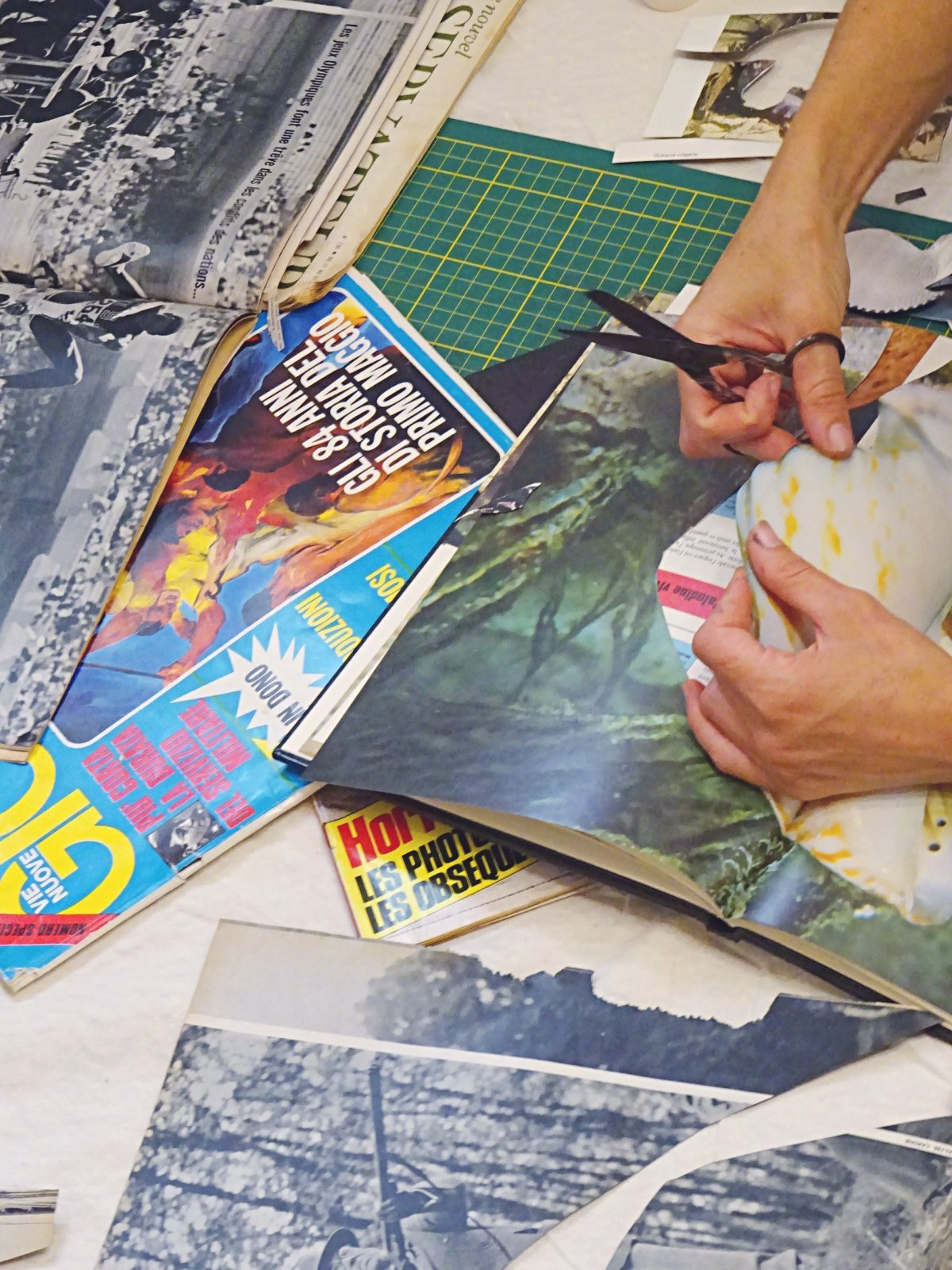 image de l'atelier artistique « Papier-ciseaux-colle » animé par Bill Noir à l'espace sans nom